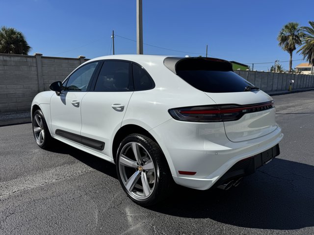 2026 Porsche Macan T Image 7 of 39