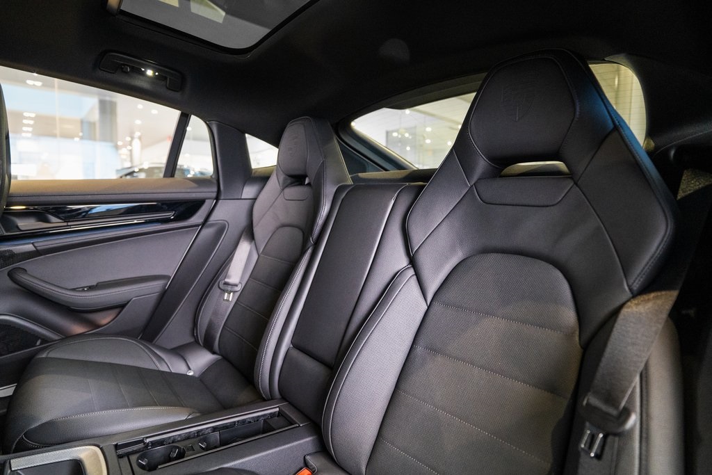 2026 Porsche Panamera 4 Image 12 of 43