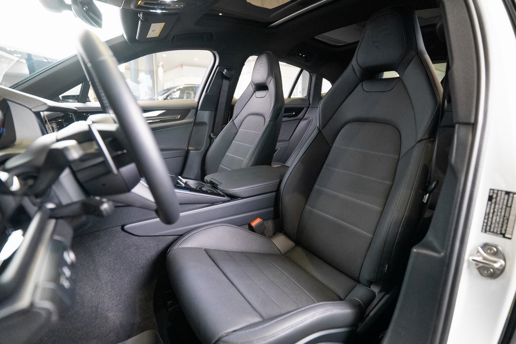 2026 Porsche Panamera 4 Image 14 of 43