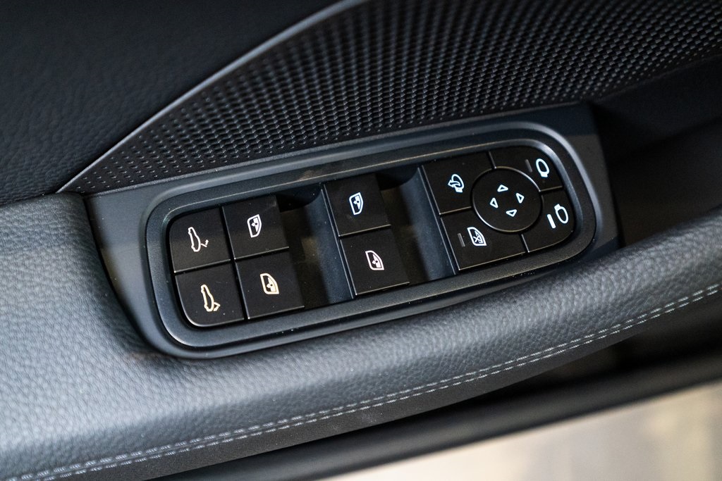 2026 Porsche Panamera 4 Image 30 of 43