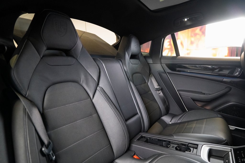 2026 Porsche Panamera 4 Image 13 of 43