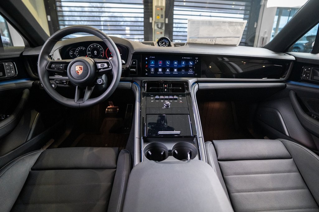 2026 Porsche Panamera 4 Image 18 of 43