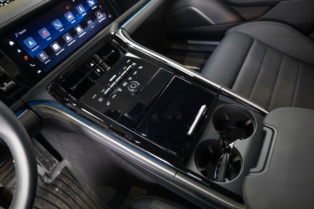 2026 Porsche Panamera 4 Image 24 of 43