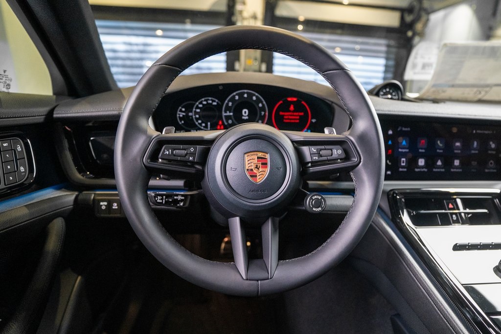 2026 Porsche Panamera 4 Image 19 of 43