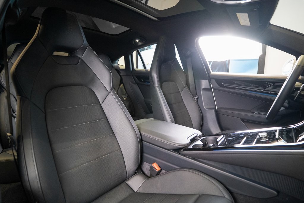 2026 Porsche Panamera 4 Image 15 of 43