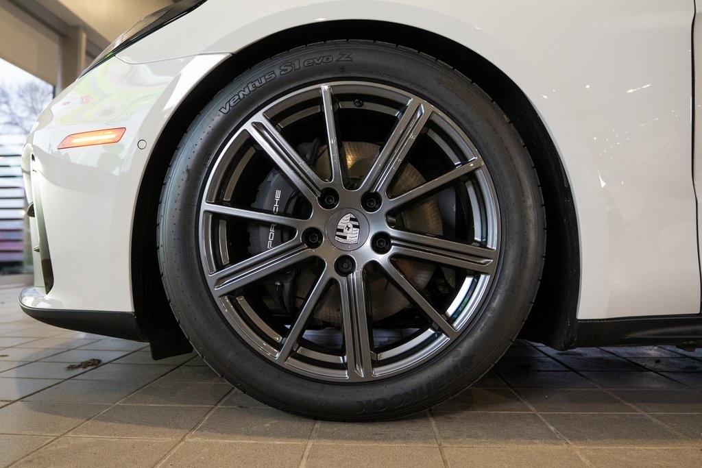 2026 Porsche Panamera 4 Image 10 of 43