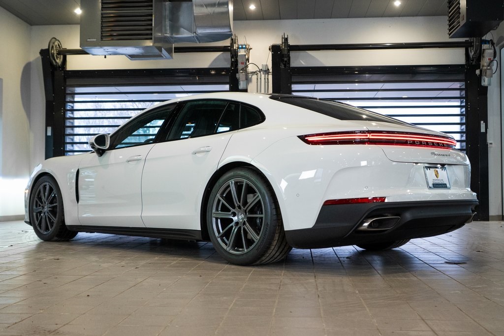 2026 Porsche Panamera 4 Image 7 of 43