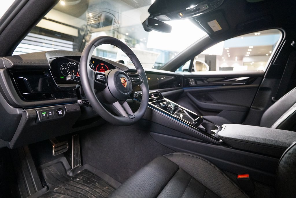 2026 Porsche Panamera 4 Image 17 of 43