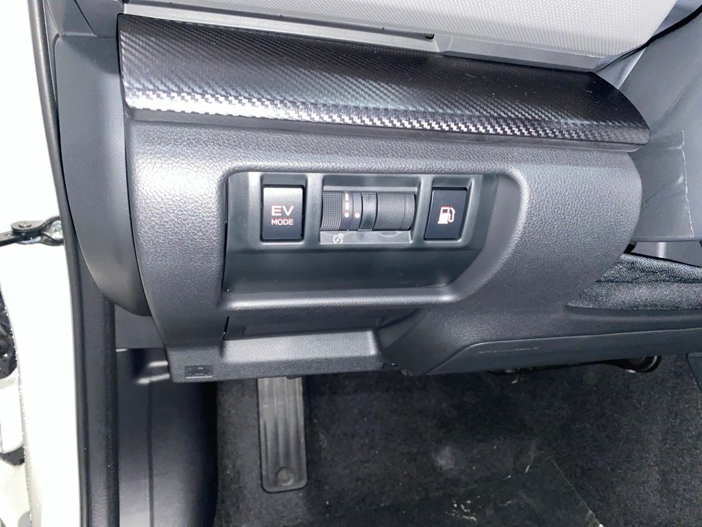 2026 Subaru Crosstrek Limited Hybrid Image 10 of 27