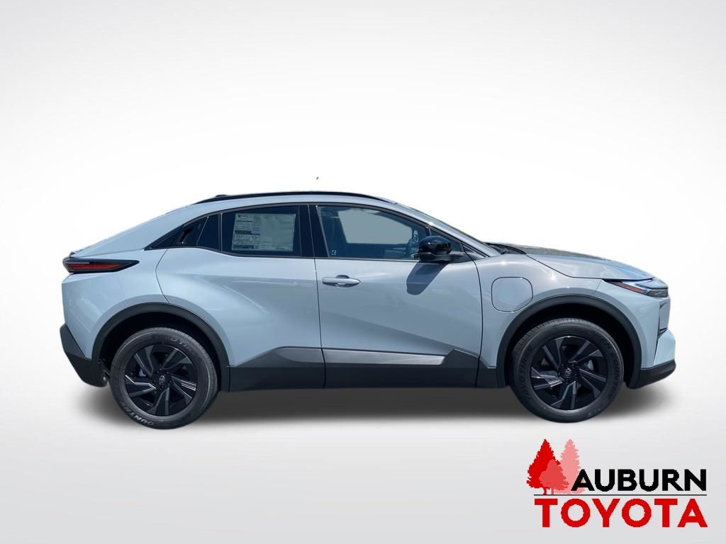 2026 Toyota C-HR SE Image 3 of 36
