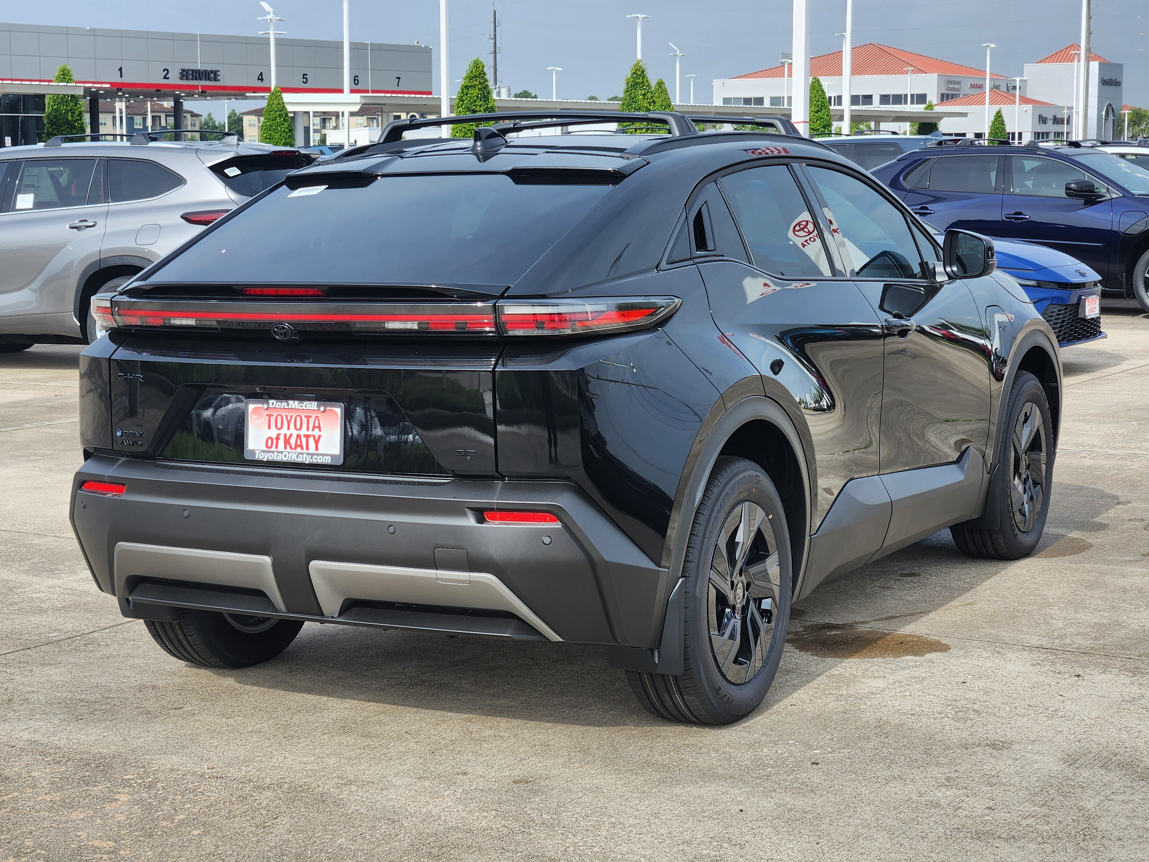 2026 Toyota C-HR SE Image 3 of 23