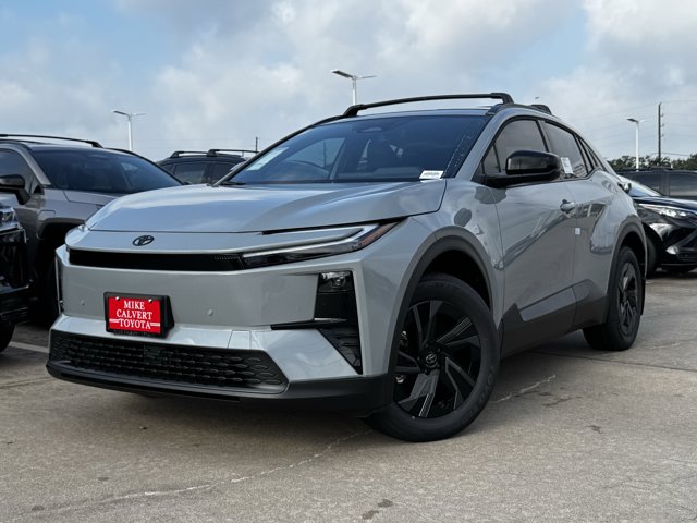 2026 Toyota C-HR SE Image 2 of 21