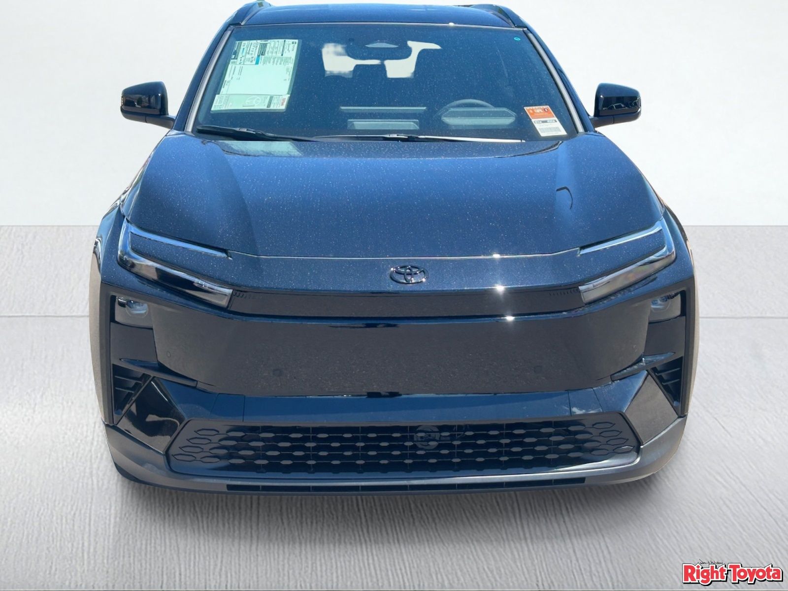 2026 Toyota C-HR SE Image 3 of 33