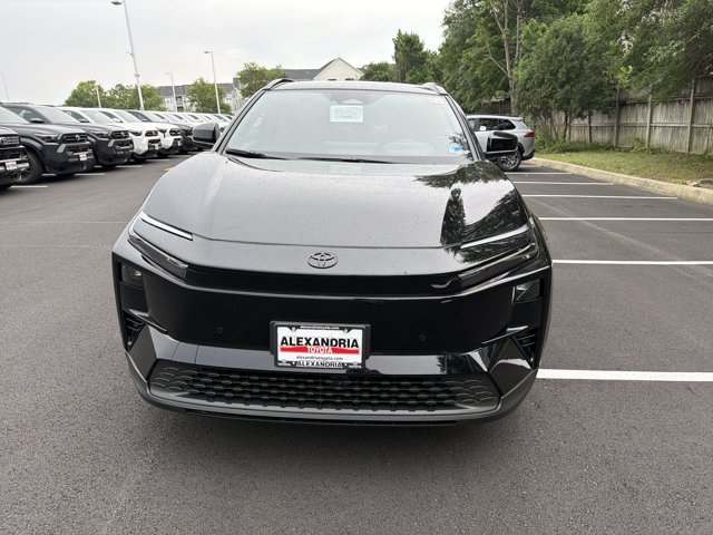 2026 Toyota C-HR SE Image 2 of 24