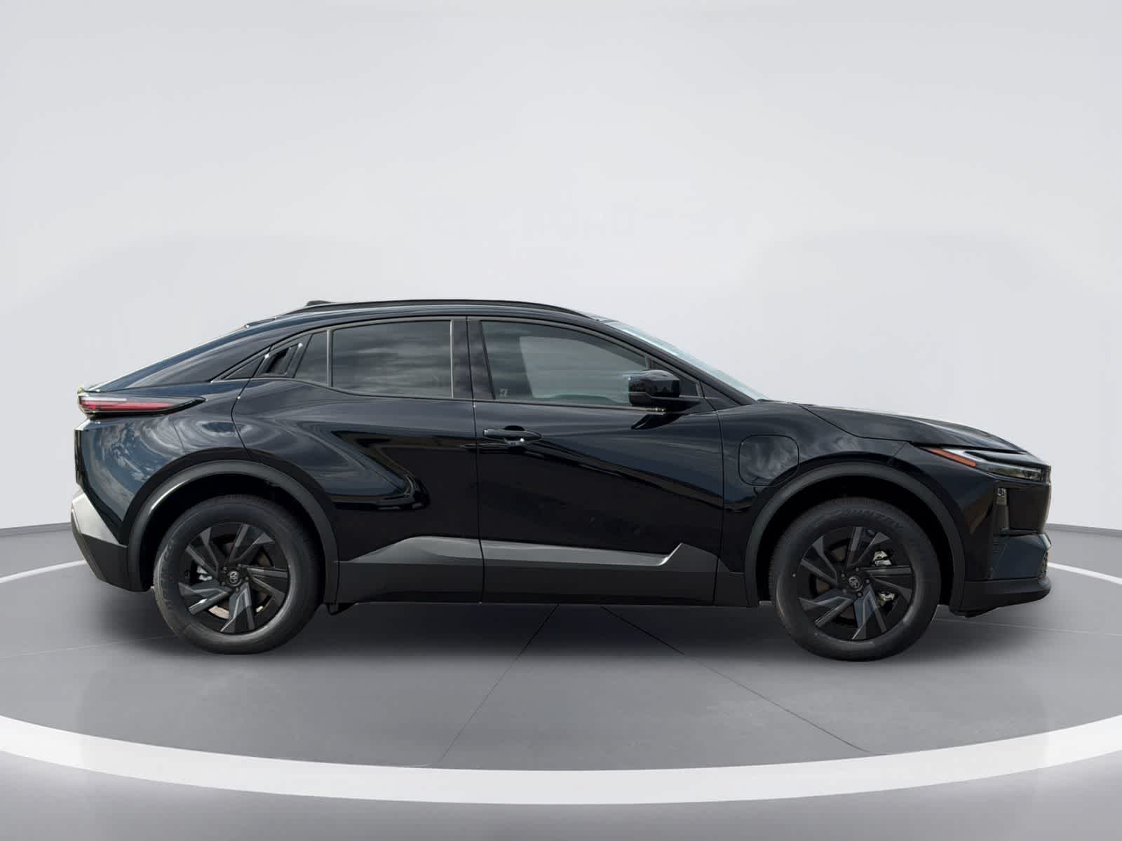 2026 Toyota C-HR SE Image 3 of 28