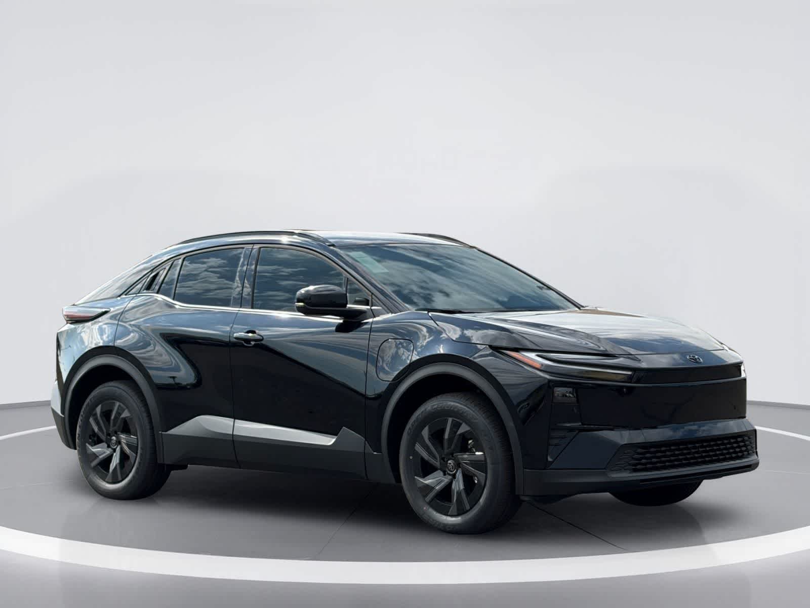 2026 Toyota C-HR SE Image 2 of 28