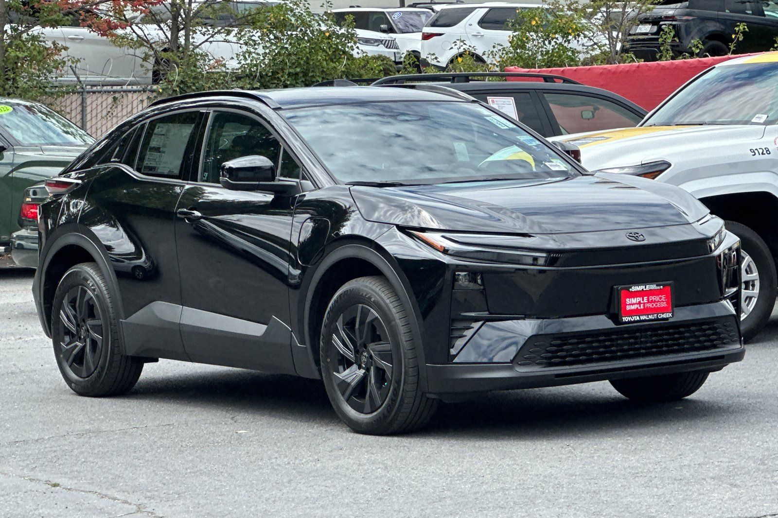 2026 Toyota C-HR SE Image 3 of 30