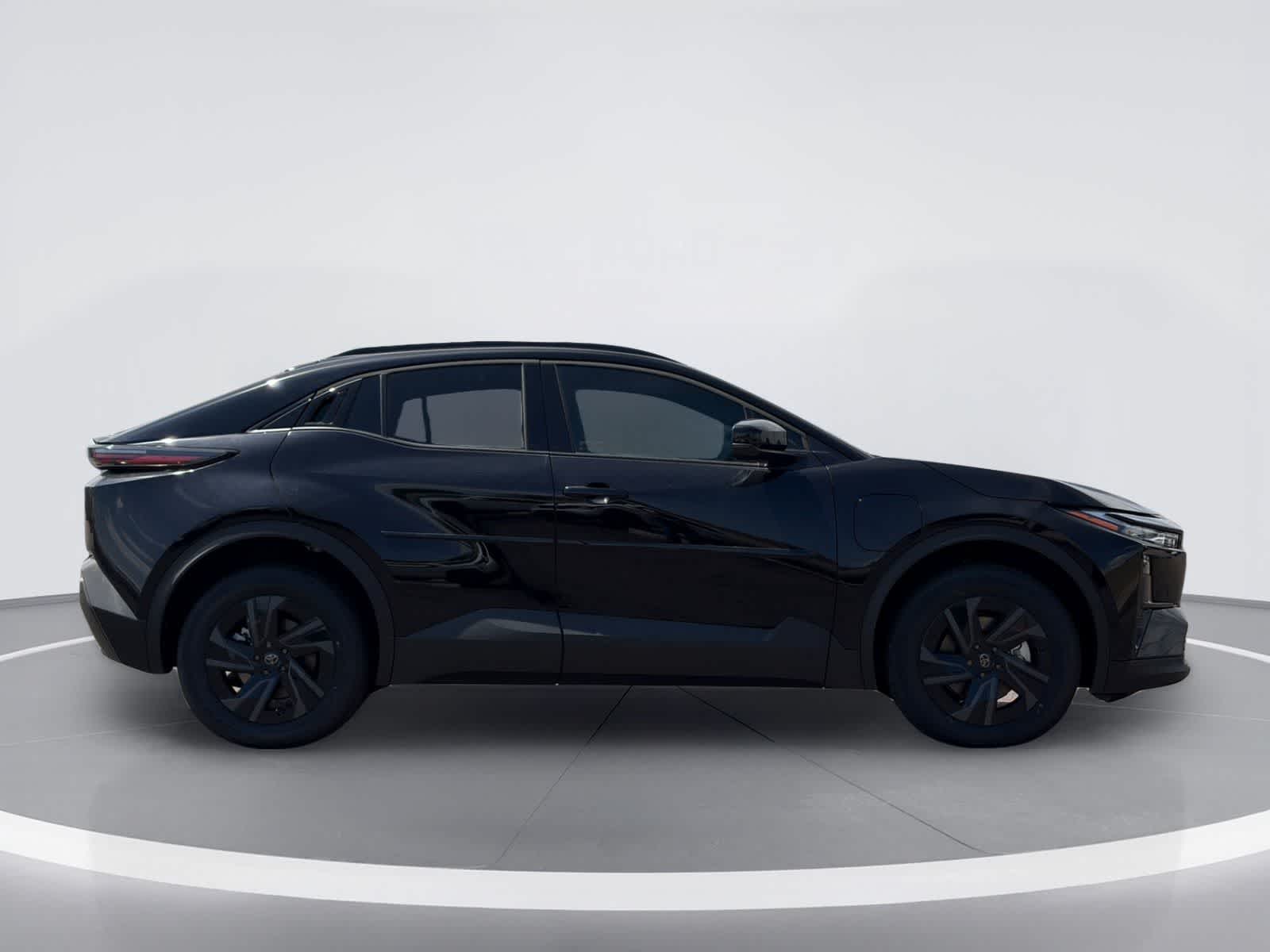2026 Toyota C-HR SE Image 3 of 34