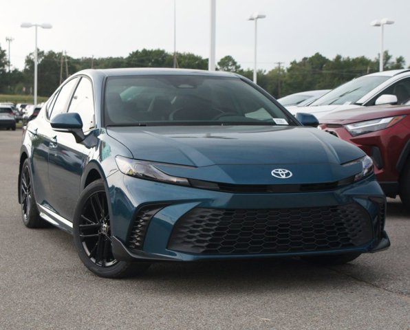 2026 Toyota Camry SE Image 2 of 27