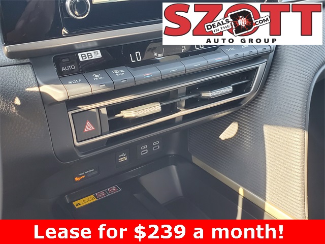 2026 Toyota Camry SE Image 27 of 33