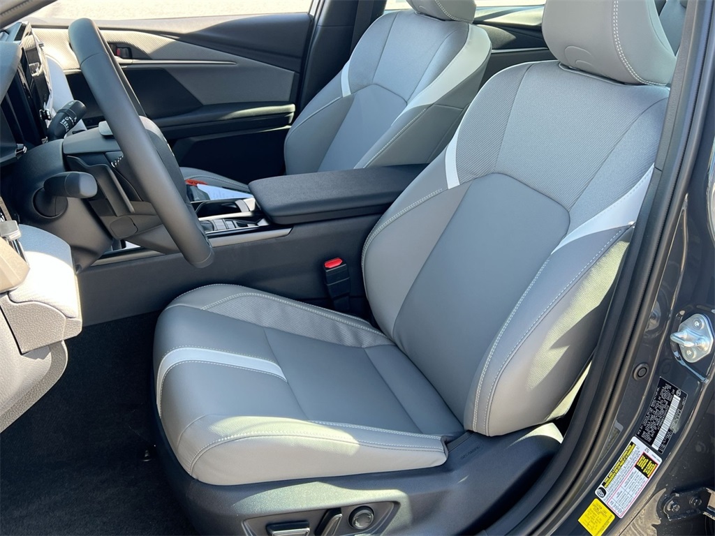 2026 Toyota Camry SE Image 12 of 30