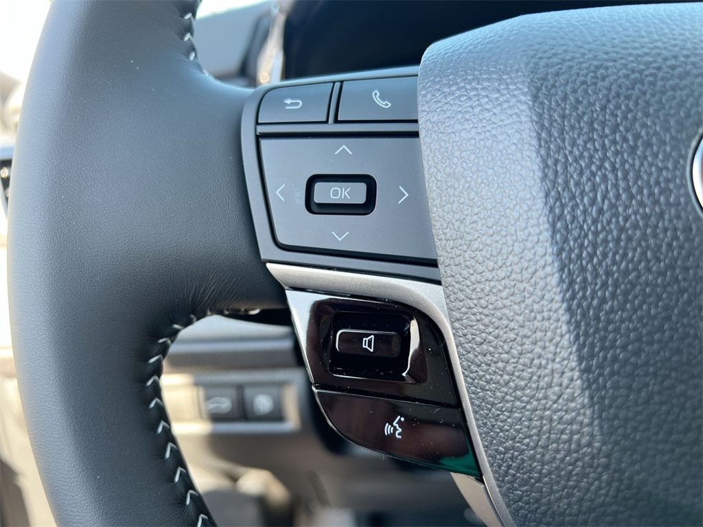 2026 Toyota Camry SE Image 26 of 30