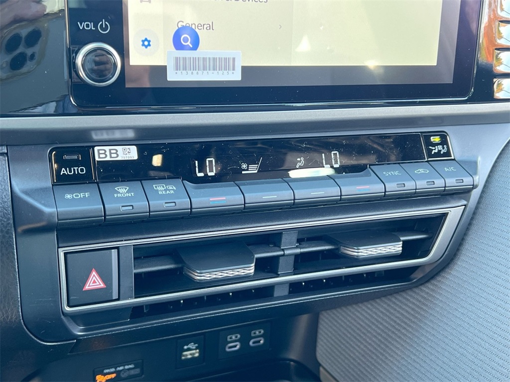 2026 Toyota Camry SE Image 20 of 30