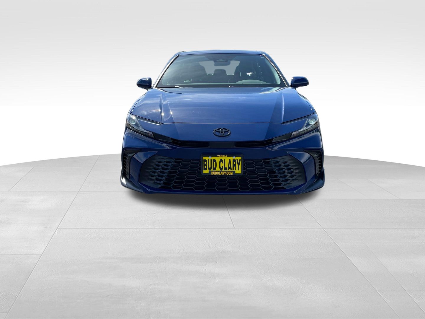 2026 Toyota Camry SE Image 2 of 15