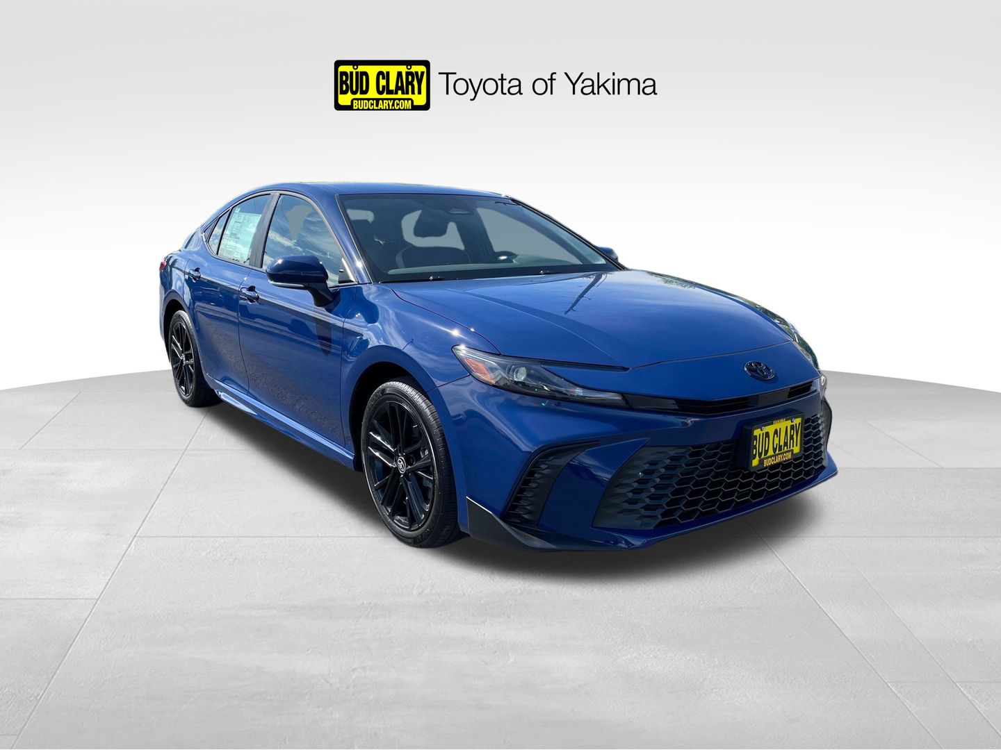 2026 Toyota Camry SE Image 3 of 15