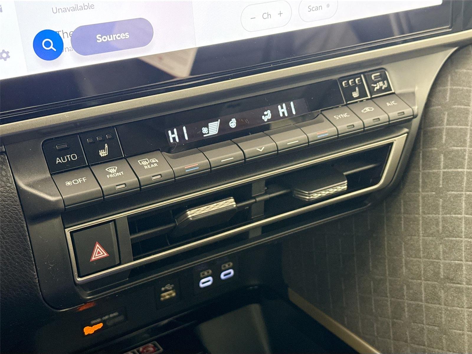 2026 Toyota Camry XLE Image 25 of 44