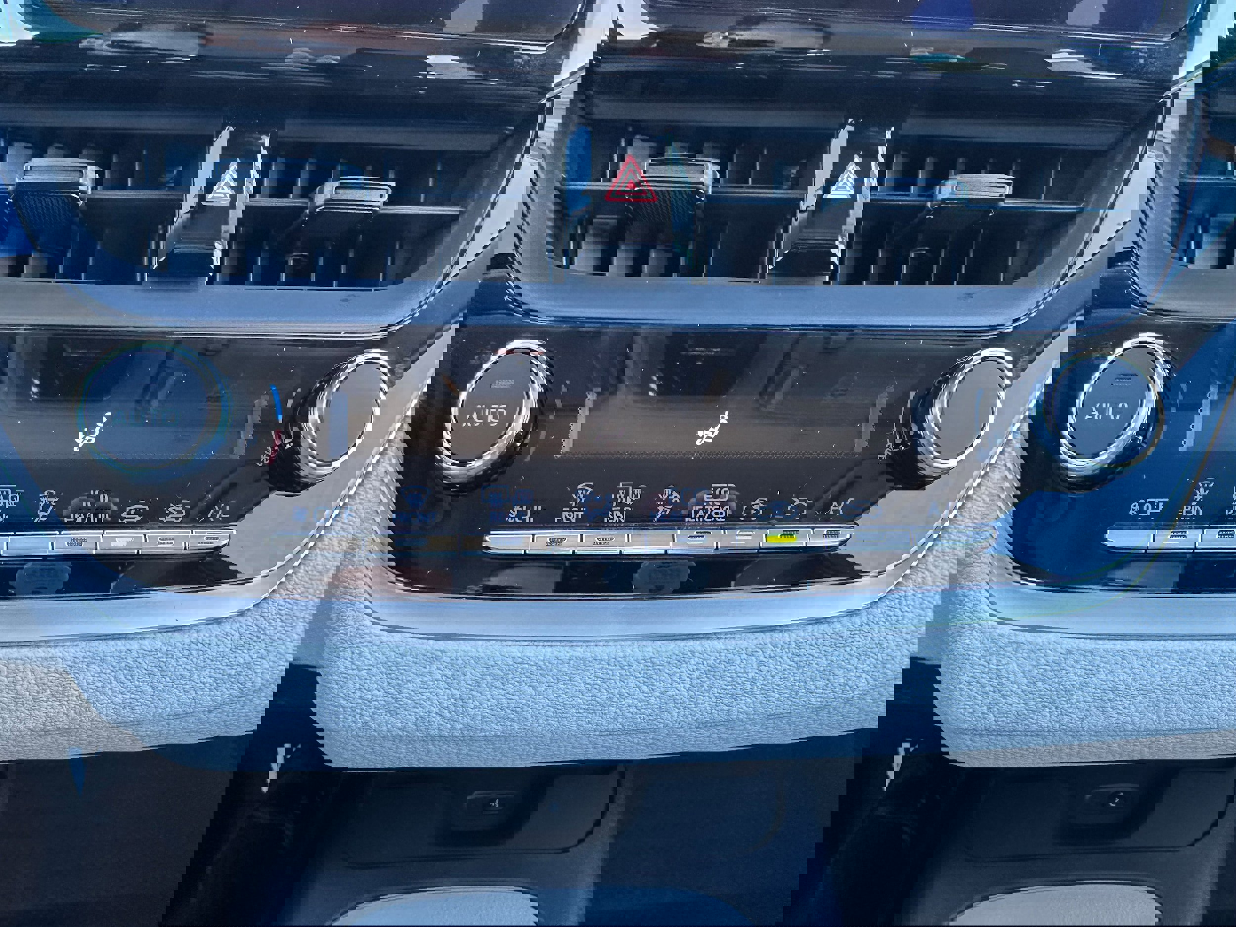 2026 Toyota Corolla LE Image 27 of 28