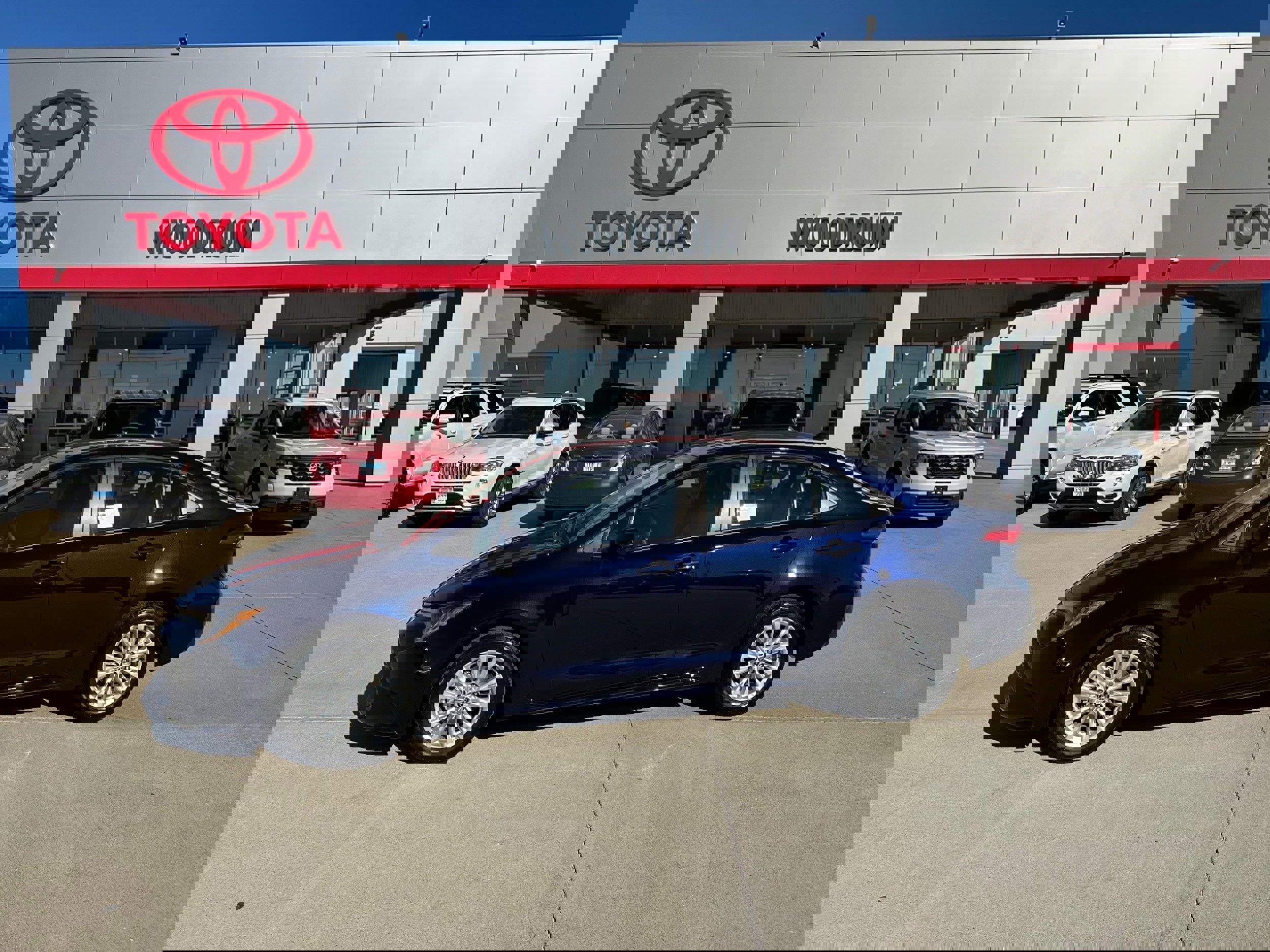 2026 Toyota Corolla LE Image 2 of 28