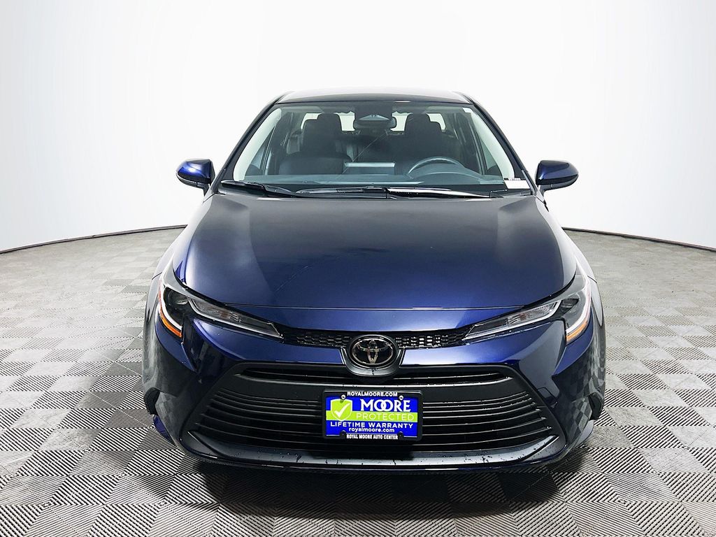 2026 Toyota Corolla LE Image 2 of 31