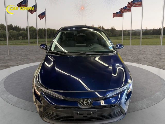 2026 Toyota Corolla LE Image 3 of 35