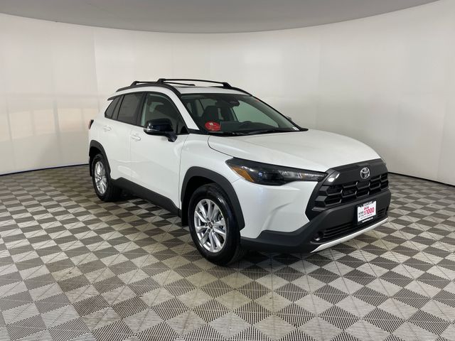 2026 Toyota Corolla Cross LE Image 2 of 7