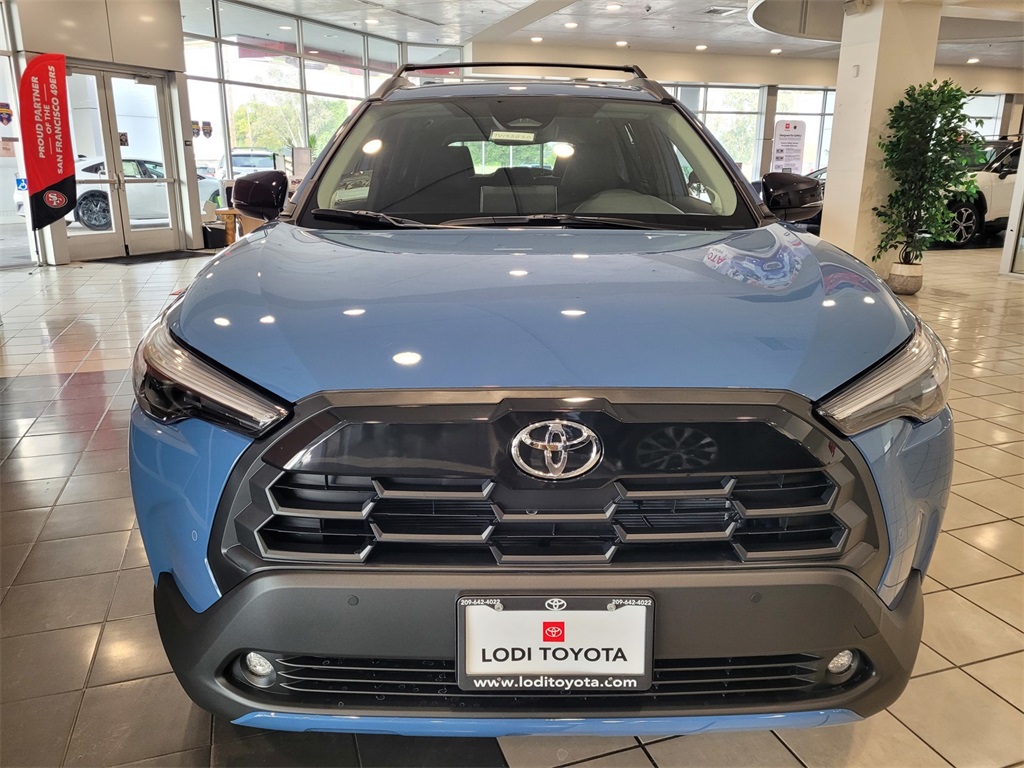 2026 Toyota Corolla Cross XLE Image 3 of 11