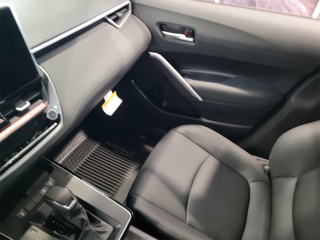 2026 Toyota Corolla Cross XLE Image 7 of 11