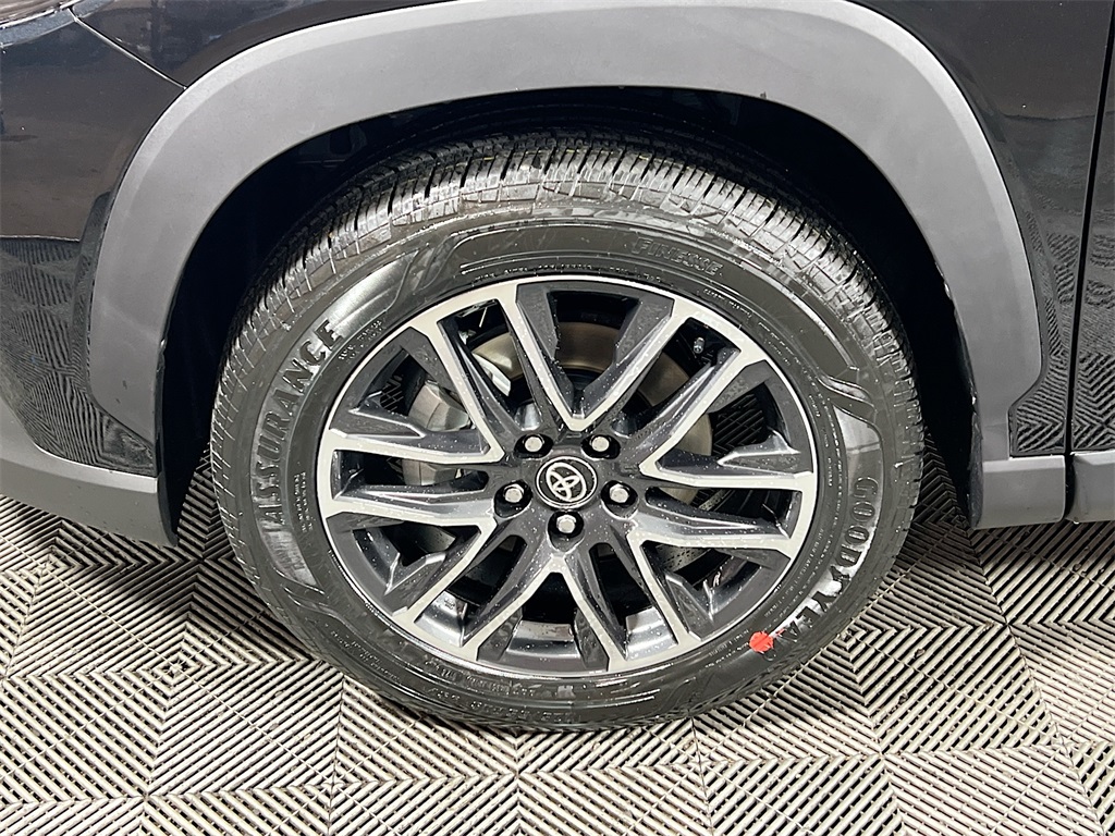 2026 Toyota Corolla Cross XLE Image 9 of 31