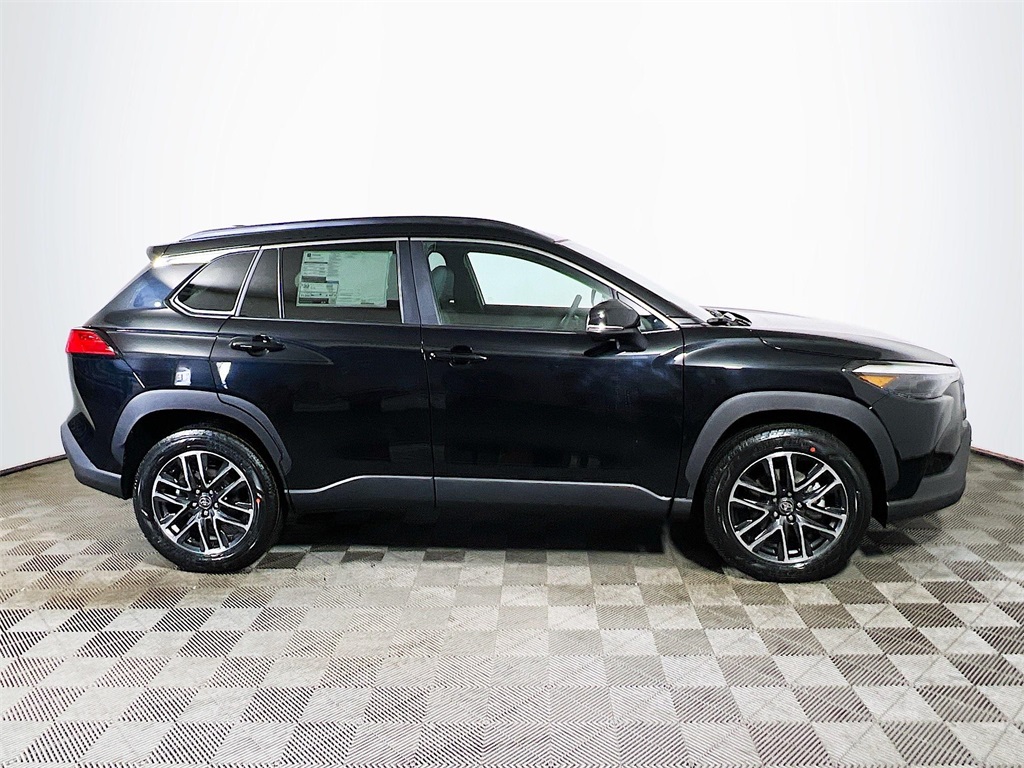 2026 Toyota Corolla Cross XLE Image 4 of 31