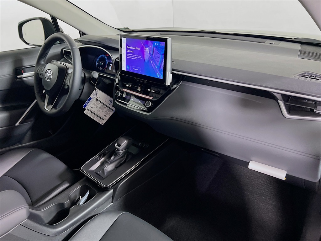 2026 Toyota Corolla Cross XLE Image 14 of 31