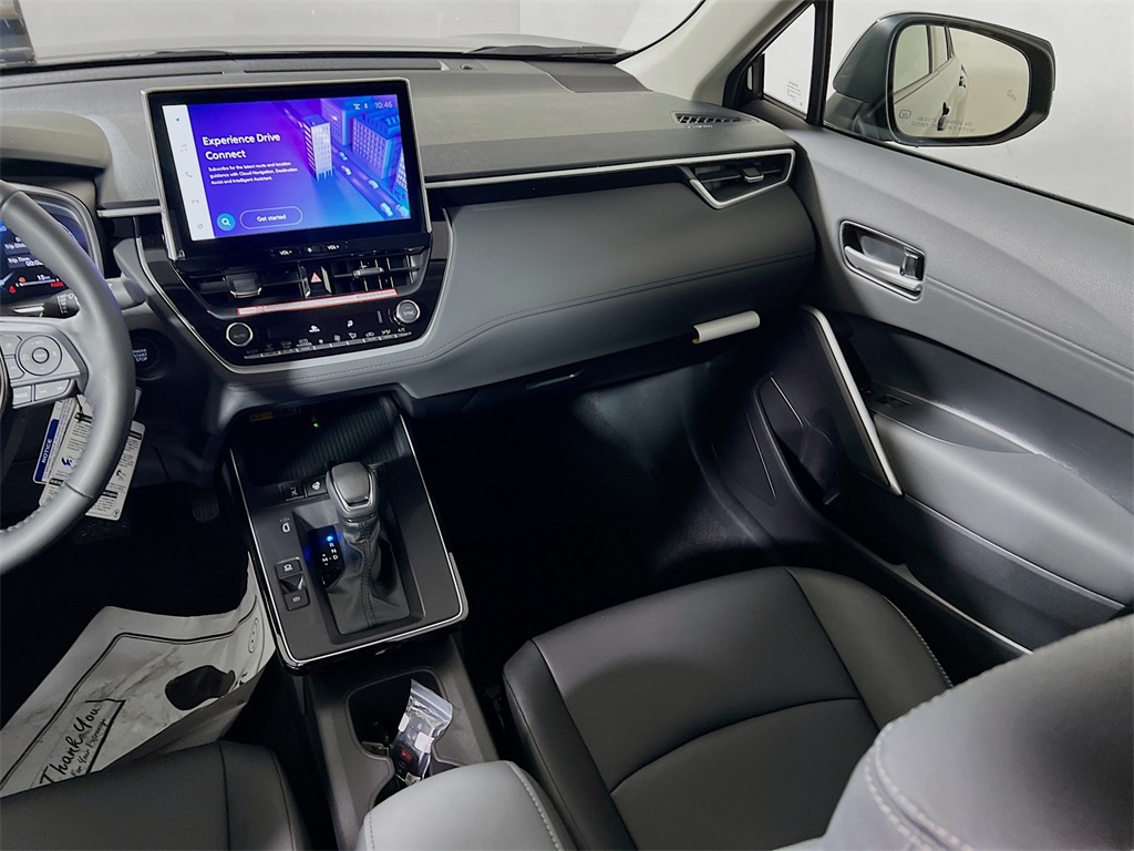 2026 Toyota Corolla Cross XLE Image 17 of 31