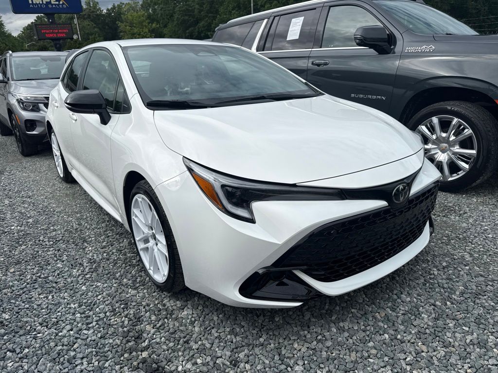 2026 Toyota Corolla SE Image 2 of 5