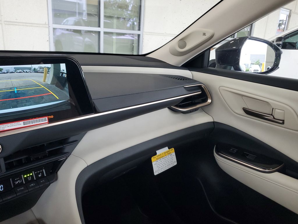 2026 Toyota Crown Limited Image 15 of 32
