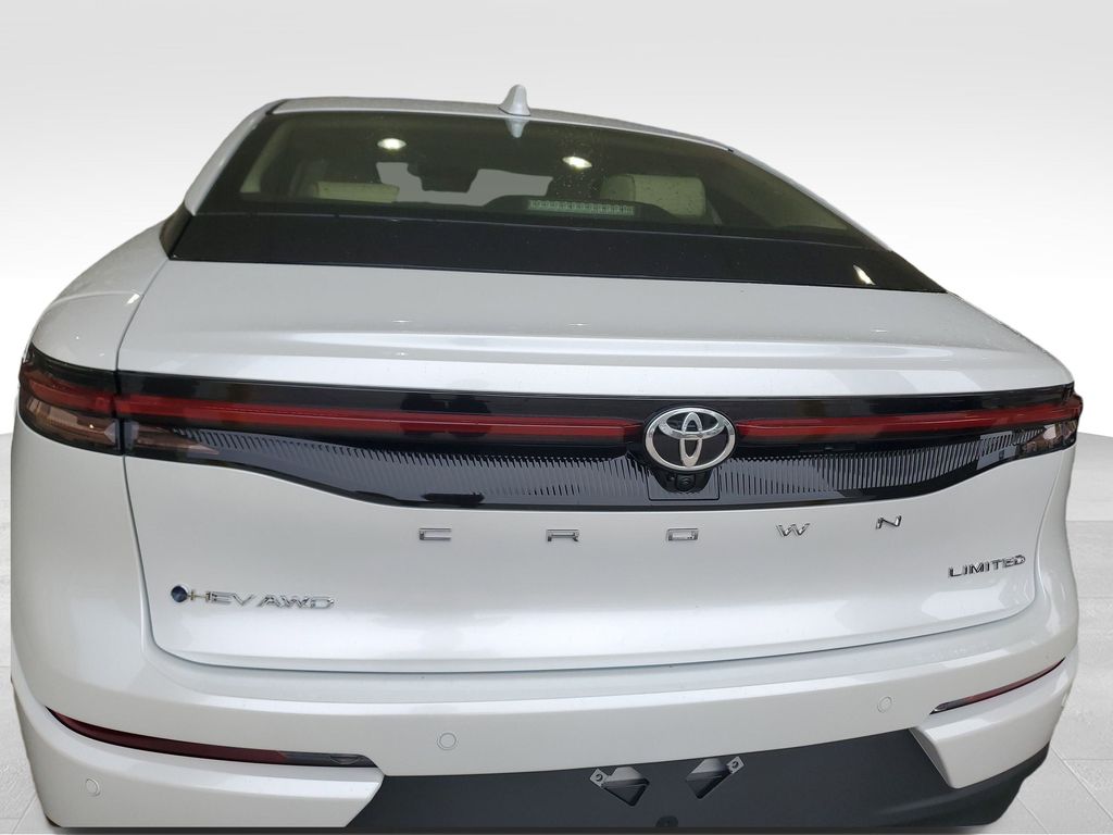 2026 Toyota Crown Limited Image 23 of 32