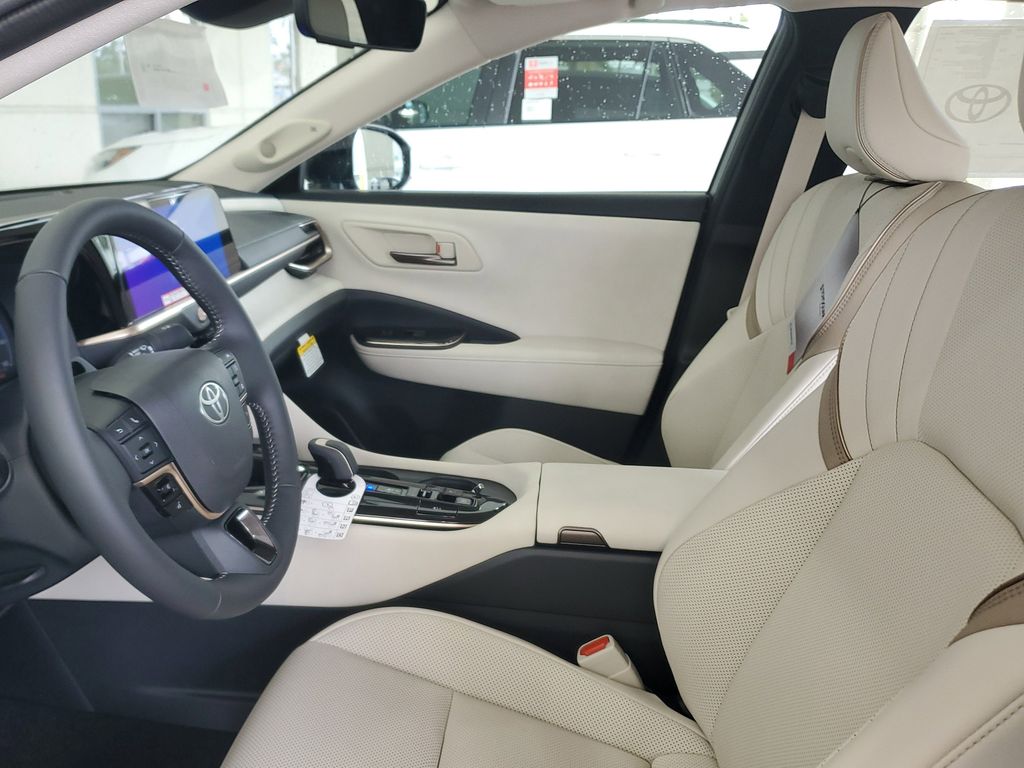 2026 Toyota Crown Limited Image 17 of 32