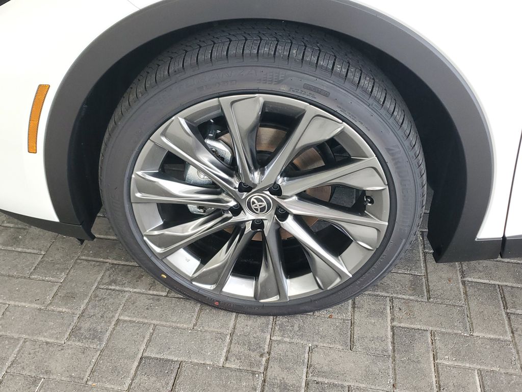 2026 Toyota Crown Limited Image 9 of 32