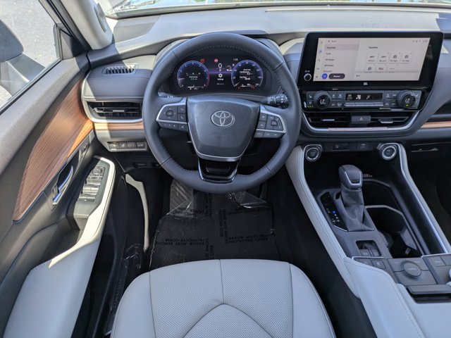 2026 Toyota Grand Highlander Limited Image 14 of 33