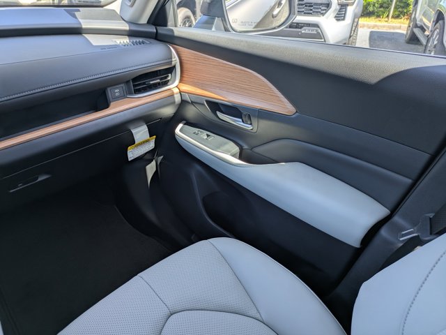 2026 Toyota Grand Highlander Limited Image 17 of 33