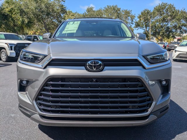 2026 Toyota Grand Highlander Limited Image 2 of 33