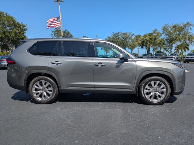 2026 Toyota Grand Highlander Limited Image 5 of 33